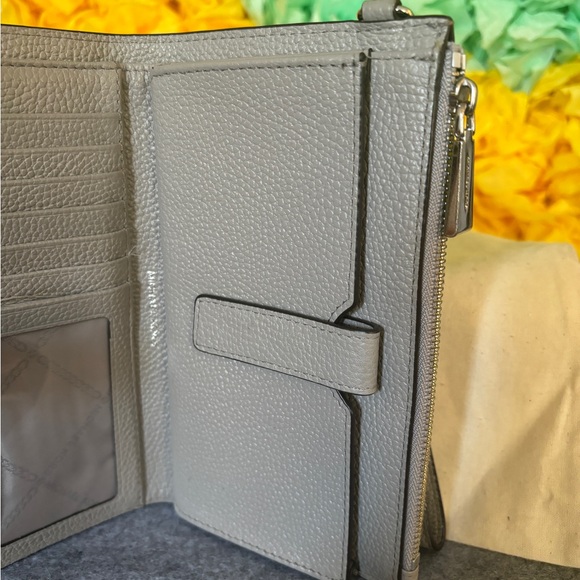 Michael Kors Adele Leather Smartphone Wallet Wristlet - Picture 5 of 9